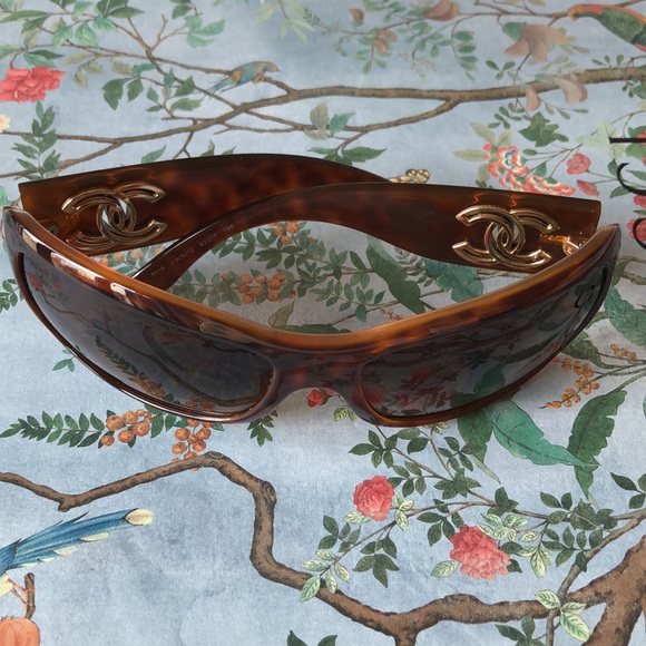 Chanel CC Sunglasses - Picture 3 of 8